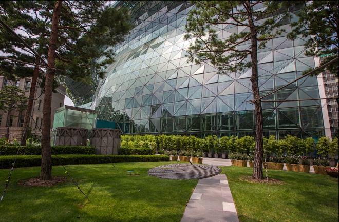 Parque alrededor del edificio del Ayuntamiento